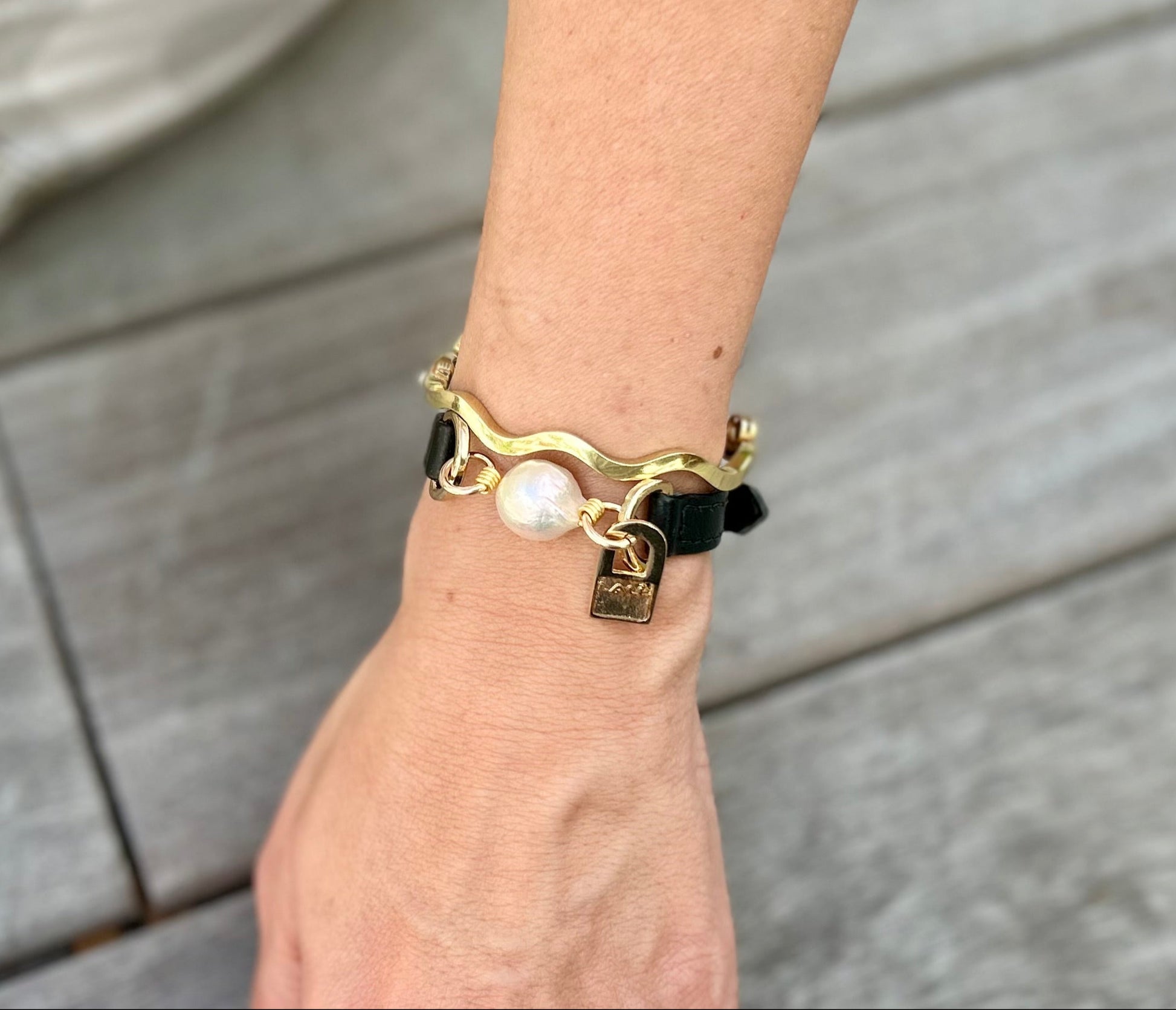 Signature Single Wrap Black Leather Bracelet with Baroque Pearl