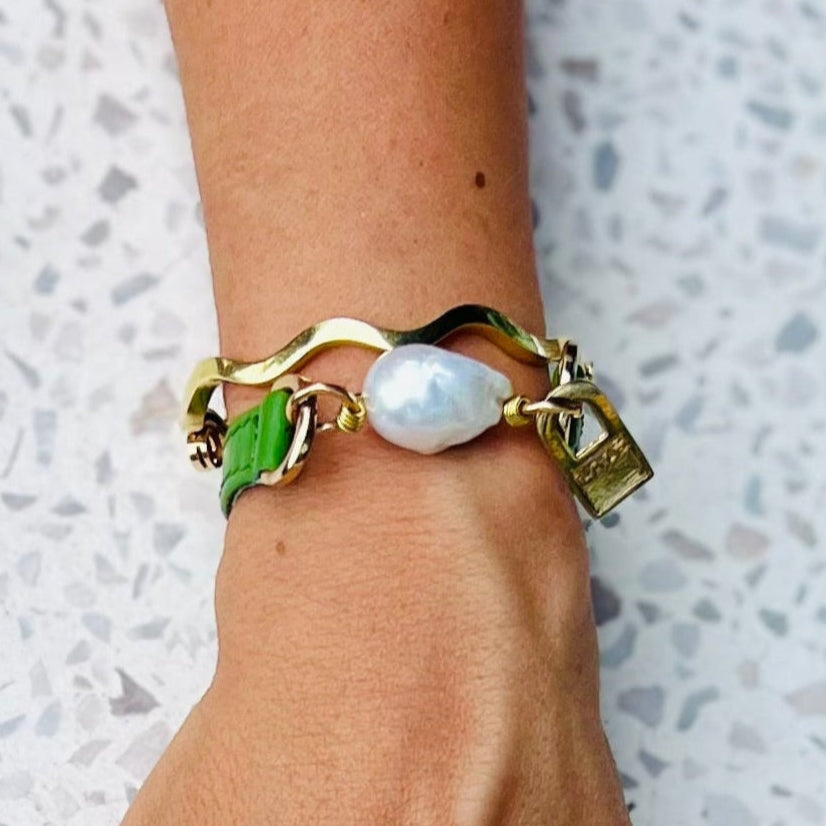 Signature Single Wrap Green Leather Bracelet with Pearl
