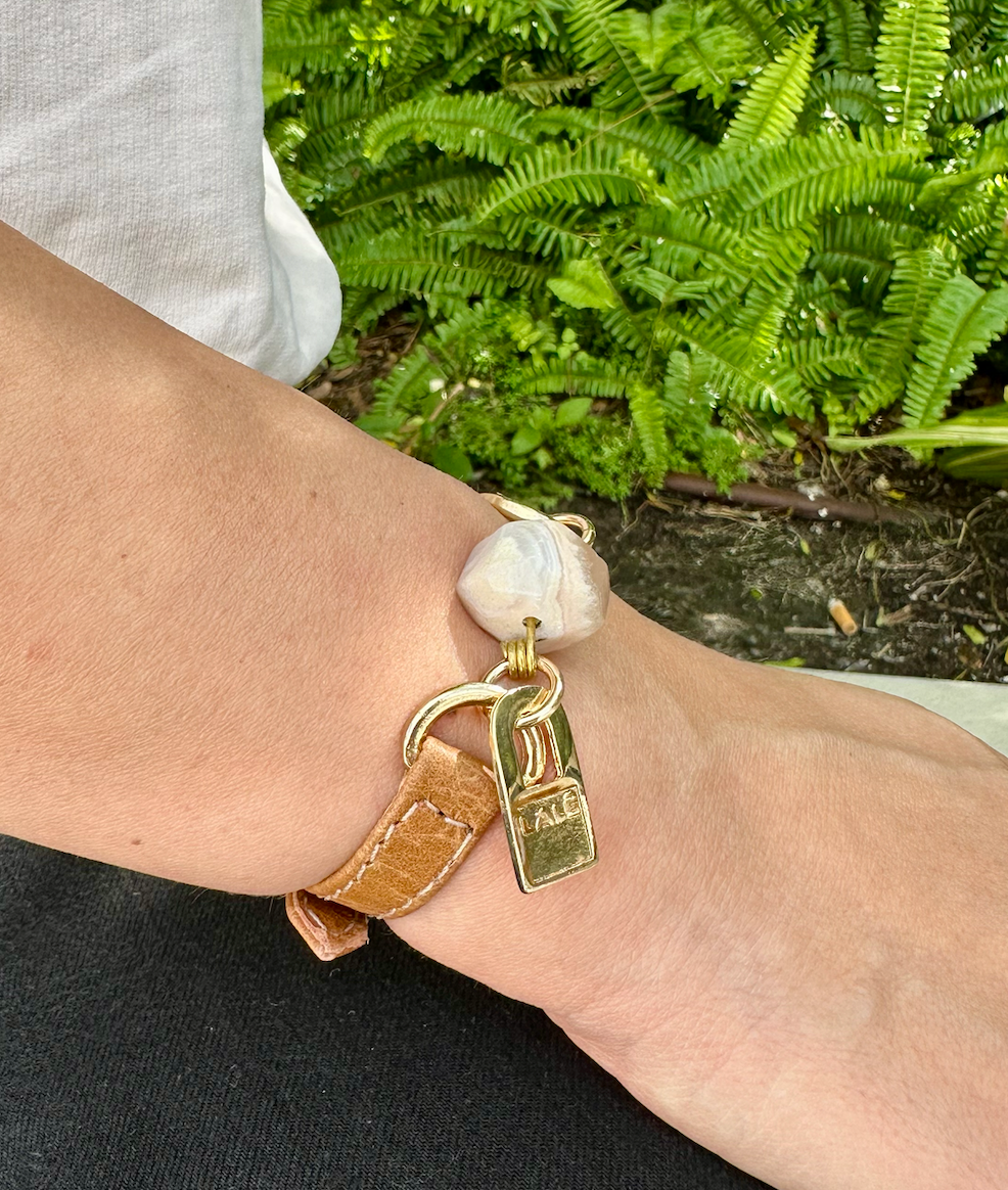 Signature Single Wrap Camel Leather Bracelet with Agathe Stone