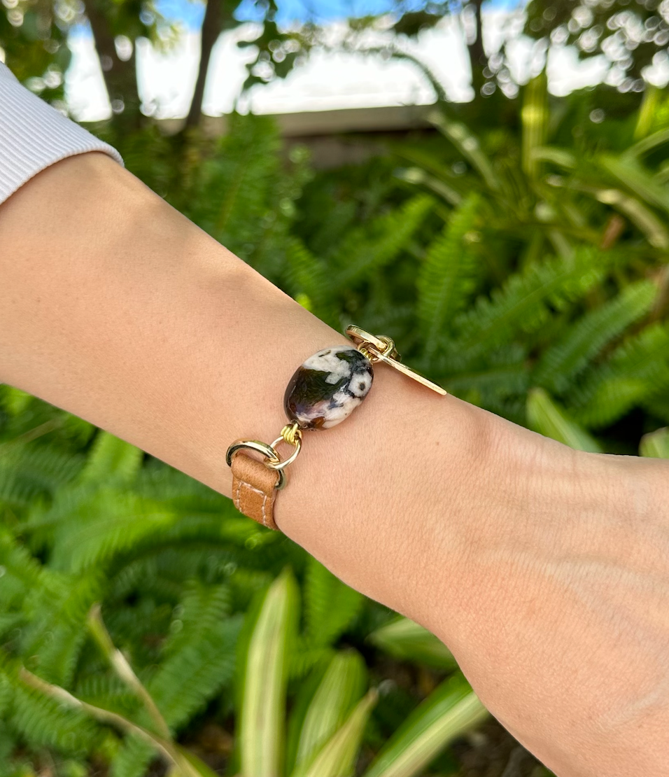 Signature Simple Wrap Camel Leather Bracelet with Black Flat Agathe Stone