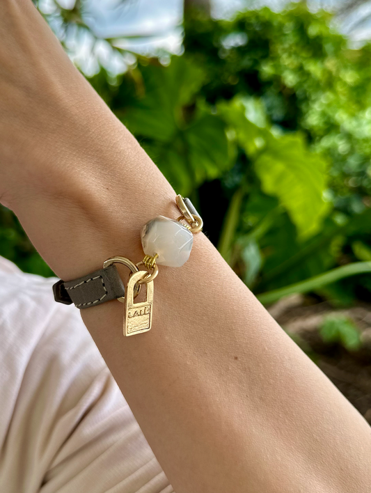 Signature Single Wrap Gray Leather Bracelet with Agathe Stone
