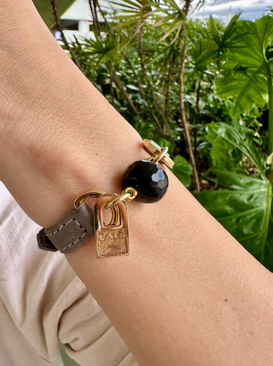 Signature Single Wrap Gray Leather Bracelet with Onyx Stone