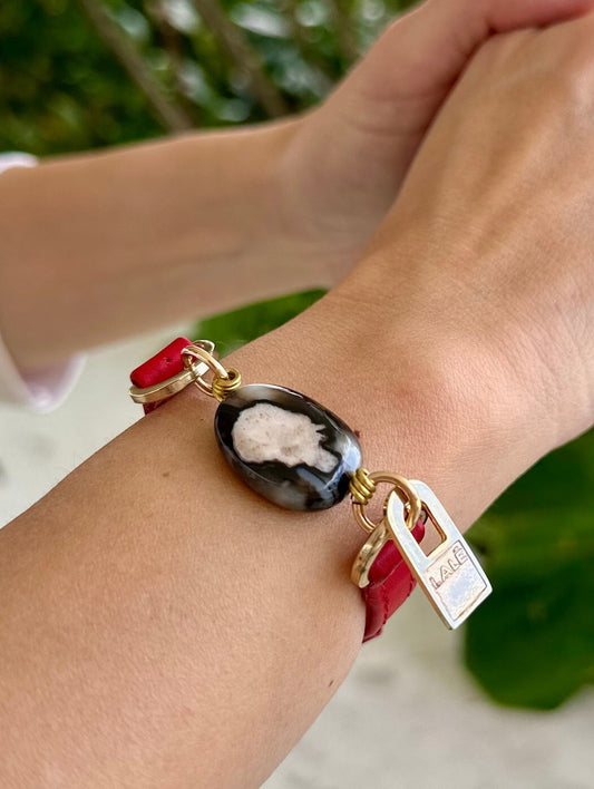 Signature Single Wrap Red Leather Bracelet with Flat Agathe Stone